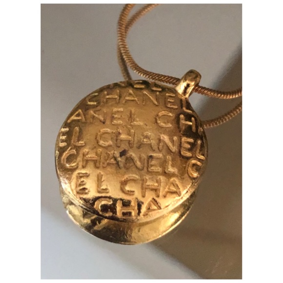 ✨Authentic Vintage CHANEL COCO Mademoiselle Pendant Gold Necklace - Picture 3 of 10